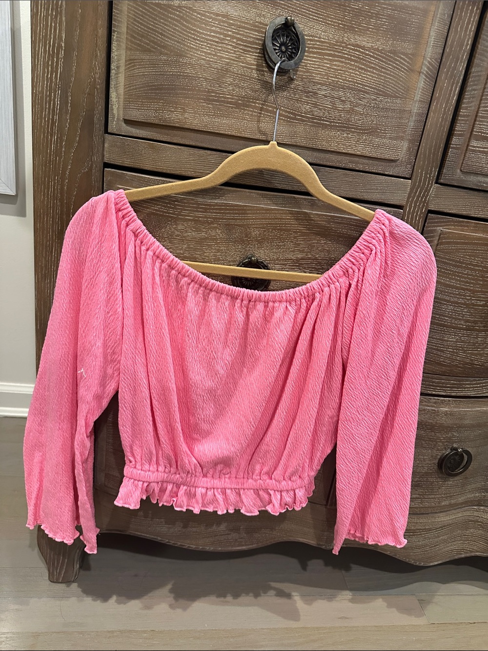 Pink Off-Shoulder Ruffled Crop Top - Picture 2 of 3